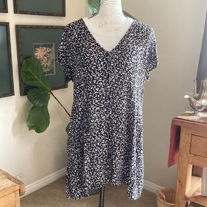 VOLCOM Black and White Floral Dress Size Large